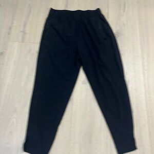 Zella  Women’s pants zippered pockets tapered black size S stretchy waistband.